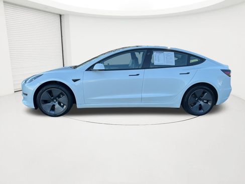 Used 2023 Tesla Model 3 Standard Range image 2
