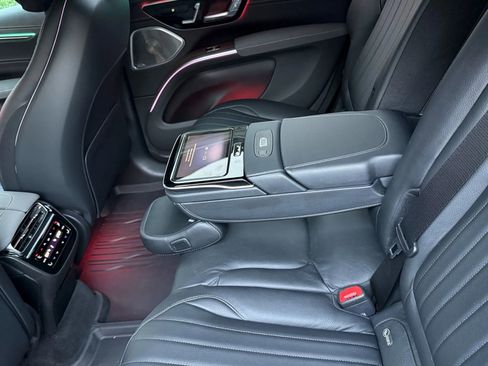 Used 2023 Mercedes-Benz EQS 580 4MATIC SUV image 29