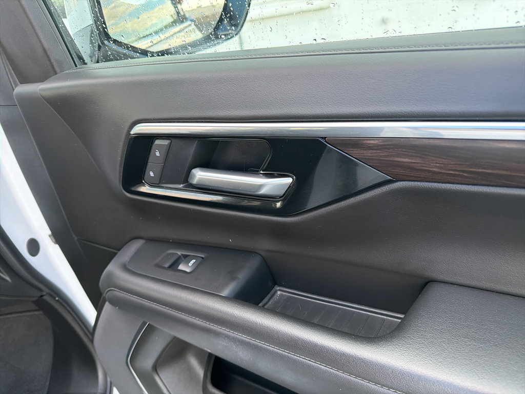 Used 2025 Chevrolet Suburban LT AWD/4WD image 19