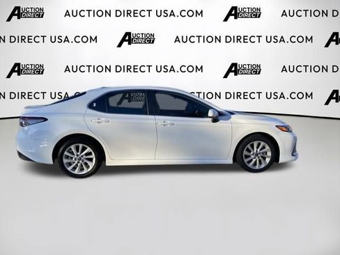 Used 2022 Toyota Camry LE image 21