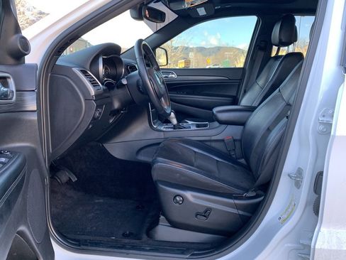 Used 2019 Jeep Grand Cherokee Altitude image 2
