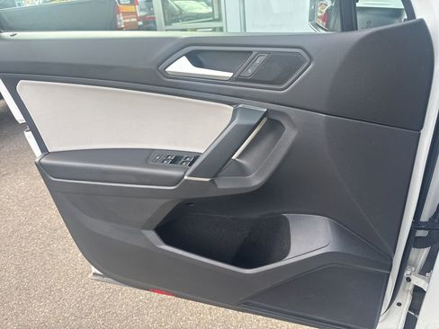 Used 2020 Volkswagen Tiguan SE image 6