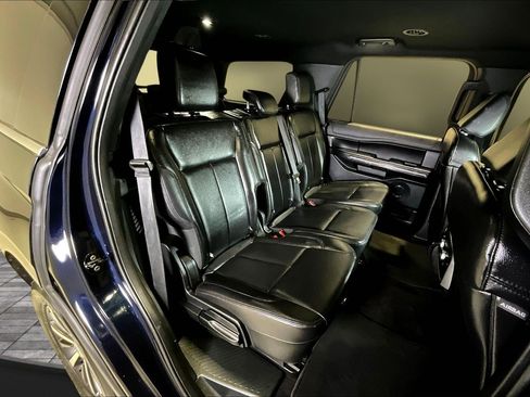 Used 2021 Ford Expedition XLT image 24