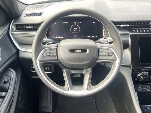 New 2025 Jeep Grand Cherokee Laredo image 18