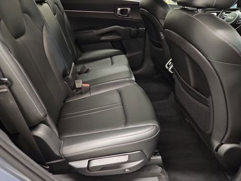 Used 2022 Kia Sorento S image 18