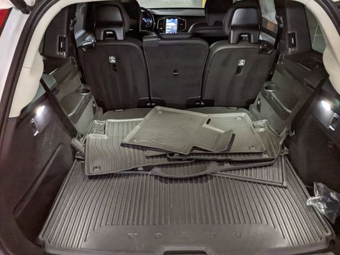 Certified 2025 Volvo XC90 T8 Plus w/ Protection Package Premier image 26