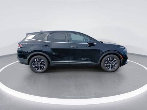 Used 2025 Kia Sportage EX FWD image 9