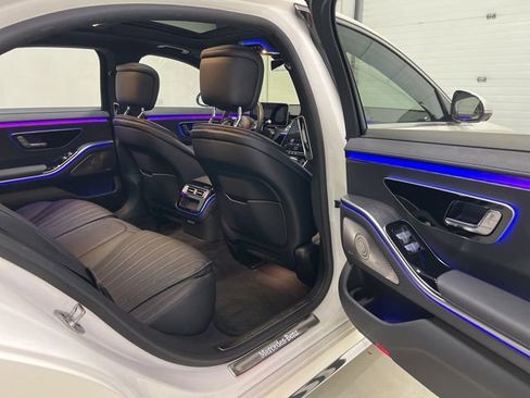 Used 2022 Mercedes-Benz S 500 4MATIC w/ AMG Line Package image 45