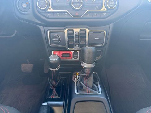 Used 2021 Jeep Gladiator Rubicon image 16