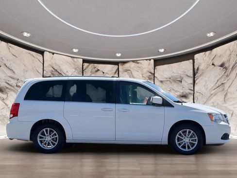 Used 2019 Dodge Grand Caravan SXT FWD image 4
