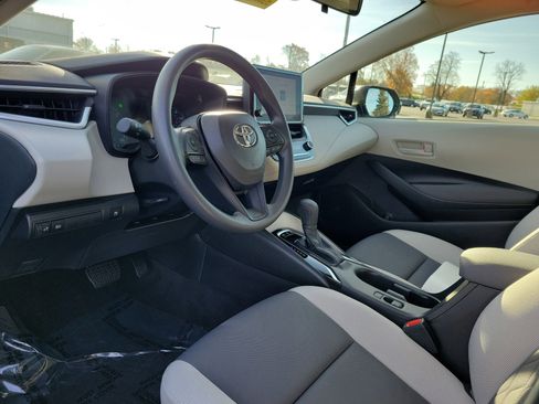 Used 2024 Toyota Corolla LE image 28