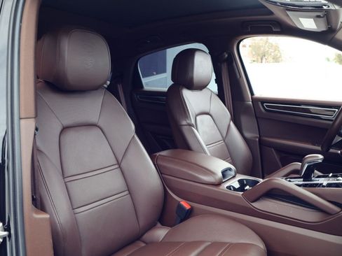 Certified 2023 Porsche Cayenne Platinum Edition AWD/4WD image 24