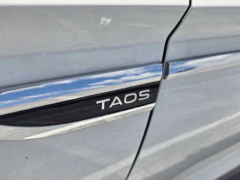 Used 2022 Volkswagen Taos SE FWD image 11