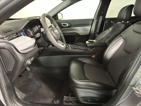 Used 2023 Jeep Compass Latitude w/ Sun and Sound Group AWD/4WD image 11