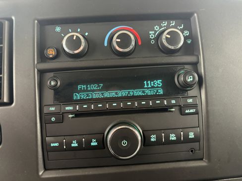 Used 2019 Chevrolet Express 3500 w/ Driver Convenience Package image 16