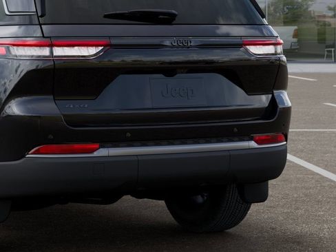 New 2026 Jeep Grand Cherokee Altitude AWD/4WD image 13