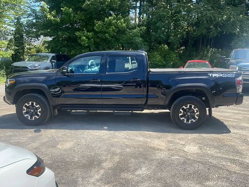 Used 2023 Toyota Tacoma TRD Off-Road w/ TRD Premium Off Road Package AWD/4WD image 5