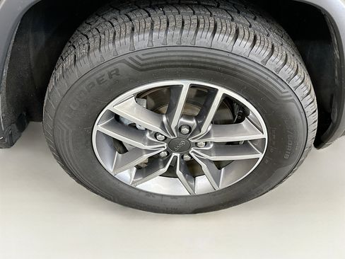 Used 2020 Jeep Grand Cherokee Limited image 11