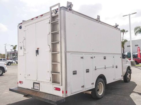 Used 2017 Ford E-350 and Econoline 350 Super Duty w/ Power Windows & Locks Group RWD image 9