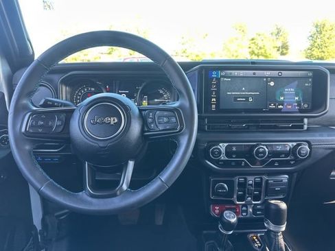 Used 2024 Jeep Wrangler Unlimited Rubicon 4xe image 9