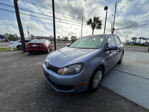 Used 2010 Volkswagen Golf 4-Door image 3