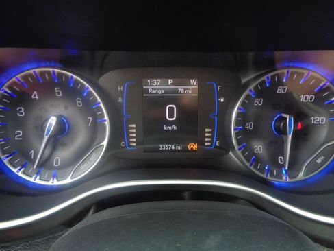 Used 2020 Chrysler Pacifica Touring-L FWD image 30