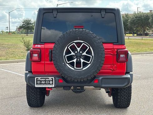 Used 2025 Jeep Wrangler Unlimited Rubicon AWD/4WD image 7