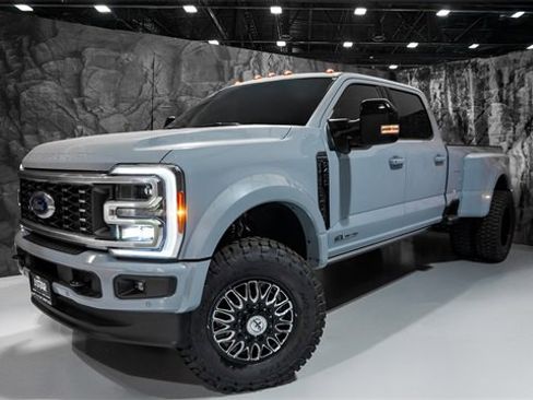 Used 2025 Ford F450 Platinum w/ FX4 Off-Road Package image 1