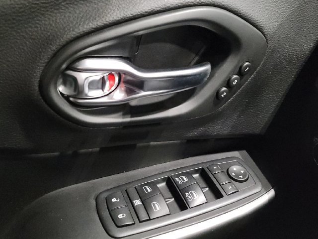 Used 2020 Jeep Cherokee High Altitude AWD/4WD image 18
