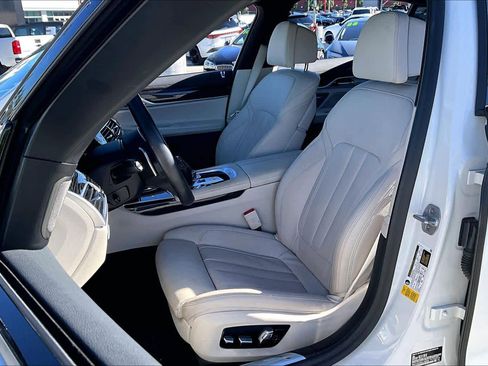 Used 2022 BMW 740i w/ M Sport Package image 7