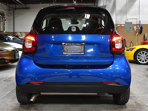 Used 2016 smart fortwo pure RWD image 5