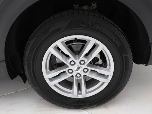 Used 2022 Ford Explorer XLT w/ Equipment Group 202A image 11