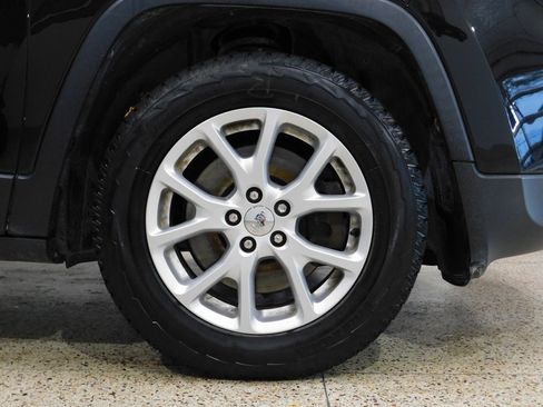 Used 2017 Jeep Cherokee Latitude w/ Comfort & Convenience Group image 96