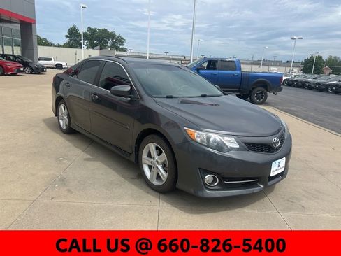 Used 2013 Toyota Camry SE w/ Convenience Pkg FWD image 4