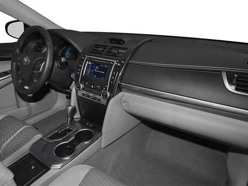 Used 2014 Toyota Camry XLE w/ Leather Package image 18