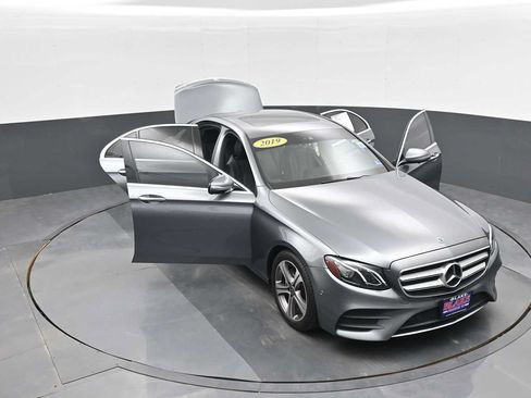 Used 2019 Mercedes-Benz E 300 4MATIC image 37