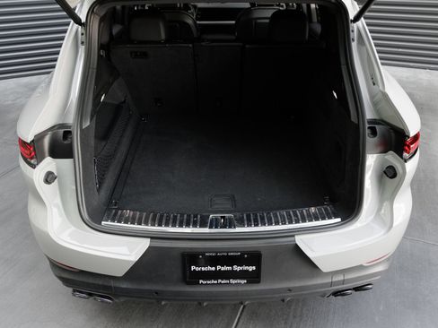 Certified 2024 Porsche Cayenne AWD/4WD image 28