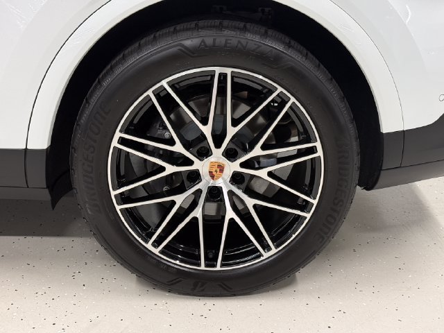 Certified 2026 Porsche Cayenne AWD/4WD image 10