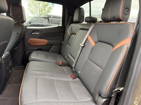 Used 2024 GMC Canyon AT4 w/ AT4 Premium Package AWD/4WD image 9