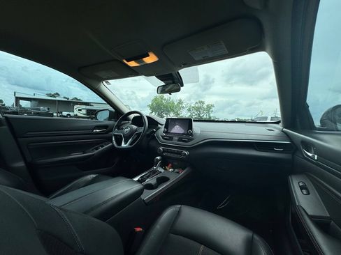 Used 2020 Nissan Altima 2.5 SR FWD image 12