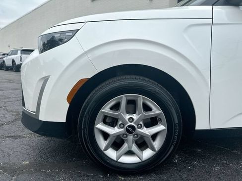 Certified 2023 Kia Soul LX w/ LX Technology Package FWD image 20