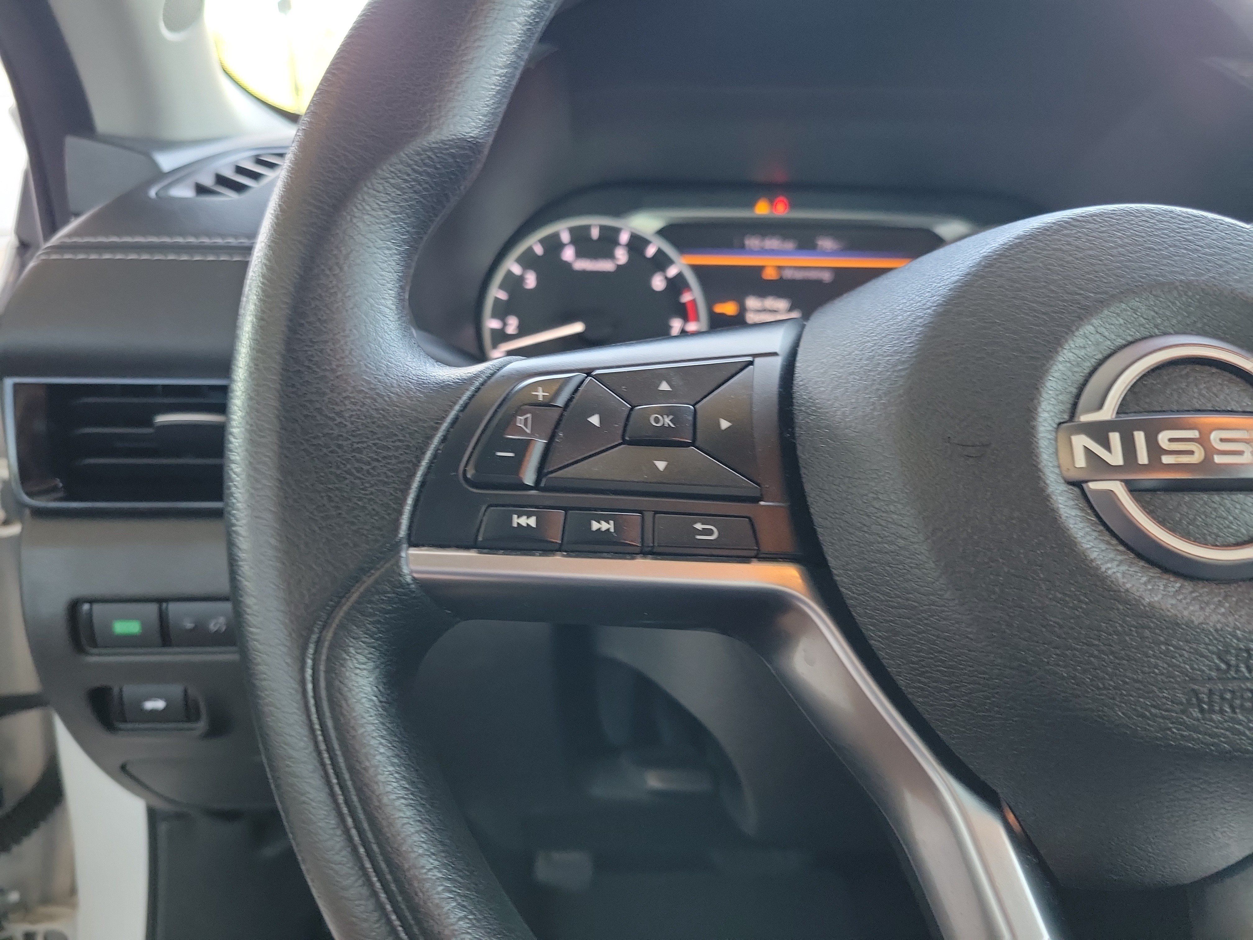Used 2025 Nissan Sentra SV FWD image 17