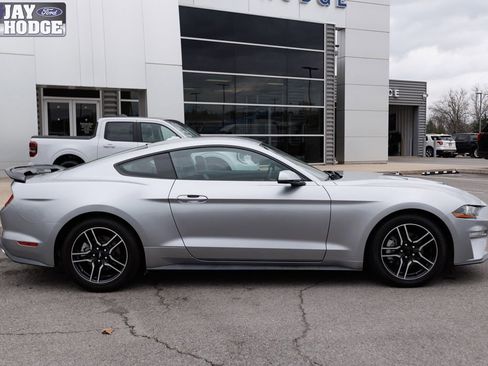 Used 2020 Ford Mustang Premium image 4