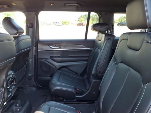 Used 2025 Jeep Grand Cherokee L Limited AWD/4WD image 9