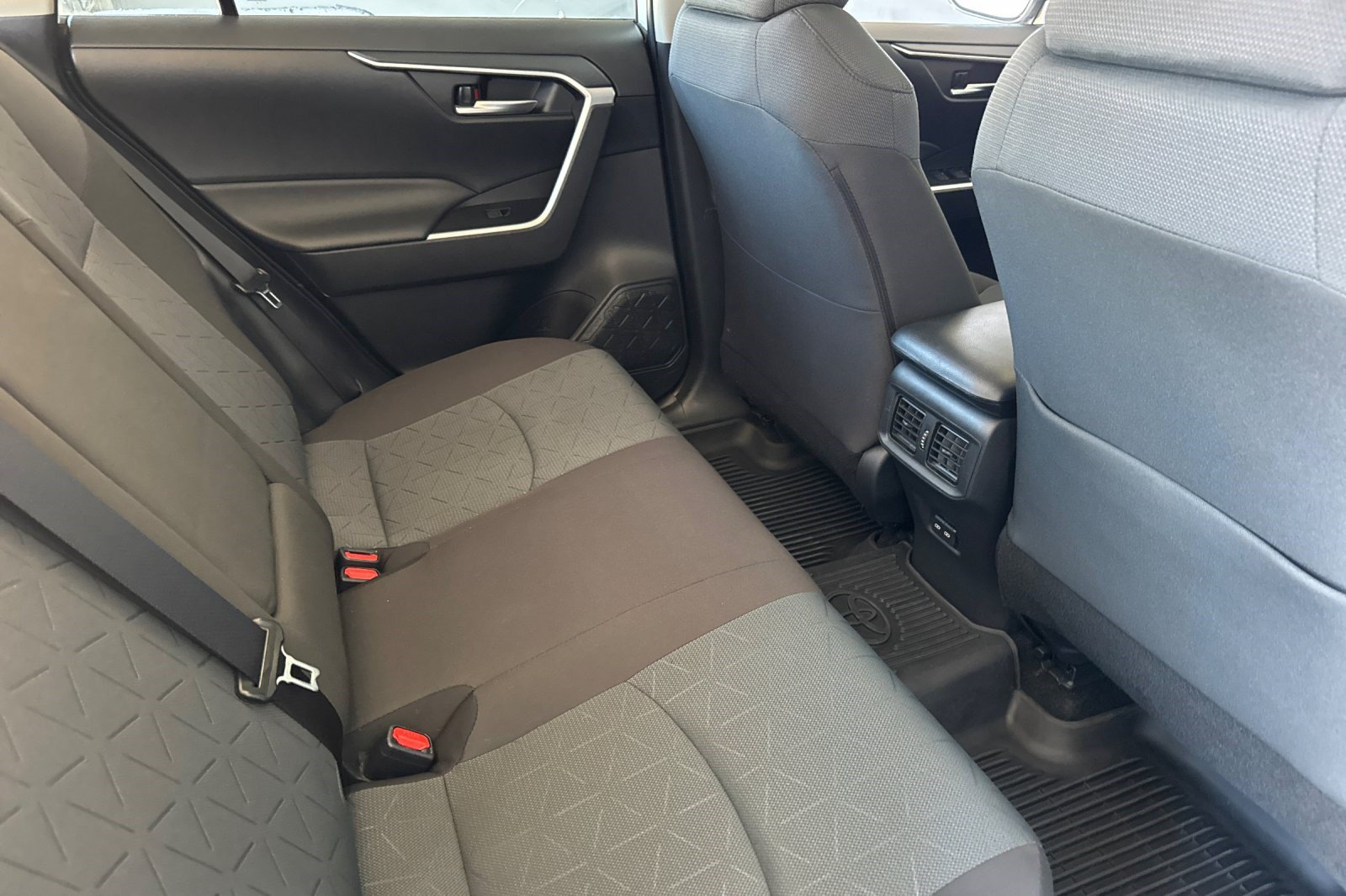 Used 2025 Toyota RAV4 XLE w/ Convenience Package AWD/4WD image 33