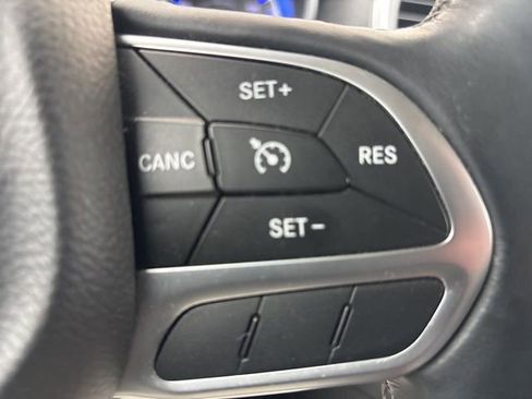 Used 2017 Chrysler 300 C image 14