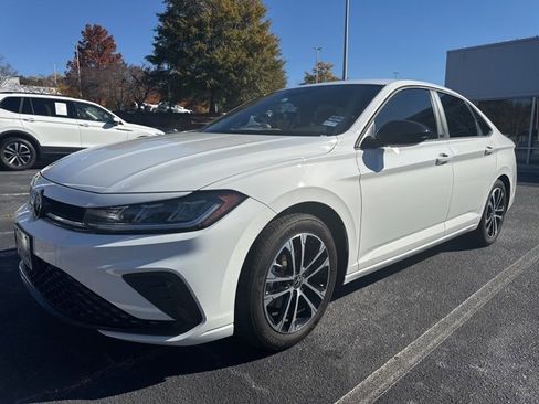 Used 2025 Volkswagen Jetta Sport image 10