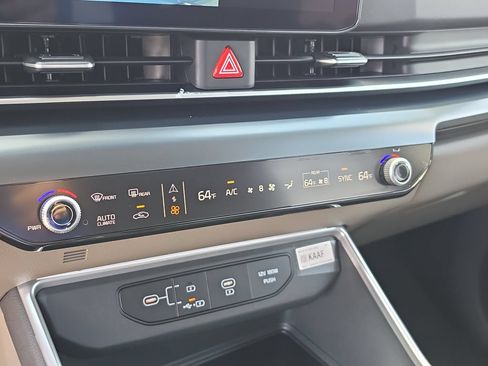 New 2027 Kia Carnival LX FWD image 25