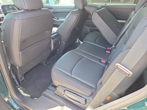 Used 2025 Nissan Pathfinder SL AWD/4WD image 14