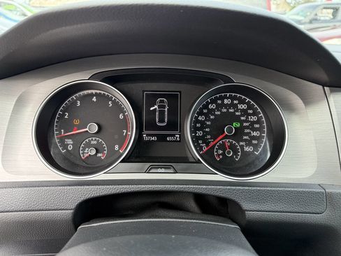 Used 2016 Volkswagen Golf S image 29